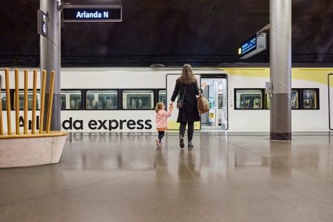 Estocolmo: Traslado en tren entre la ciudad y el aeropuerto de ArlandaTraslado de ida del Aeropuerto de Arlanda a Estocolmo