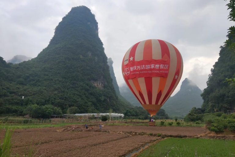 Billet pour l'expérience du lever du soleil en montgolfière à YangshuoVol privé en montgolfière pour 3-4 personnes (départ de Yangshuo)