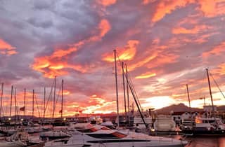 Palermo: Bootstour bei Sonnenuntergang mit Aperitif und lokalen Spezialitäten