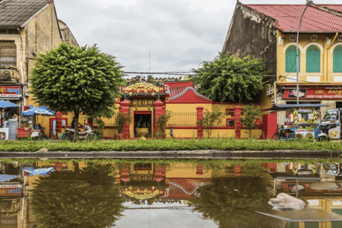 Battambang: Vespa City Tour with Hotel Pickup