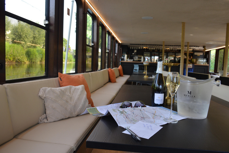 Boat trip & wine tour in Bruges