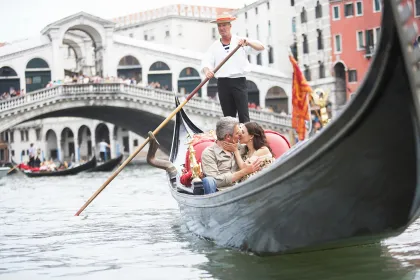 Venedig: Private Gondelfahrt mit persönlichem Fotografen