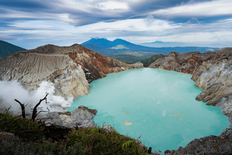 Banyuwangi: Ijen Volcano Blue Fire & Osing Village Tour