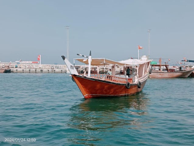 Khasab: Dhow cruise van een hele dag om dolfijnen te kijken met lunch