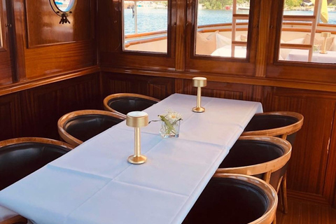 Berlin : Croisière en yacht électrique avec dîner à 4 platsCroisière à bord du Fitzgerald avec dîner à 4 plats