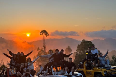 Bali: Sunrise Jeep Tour with Hot Springs & Floating Temple