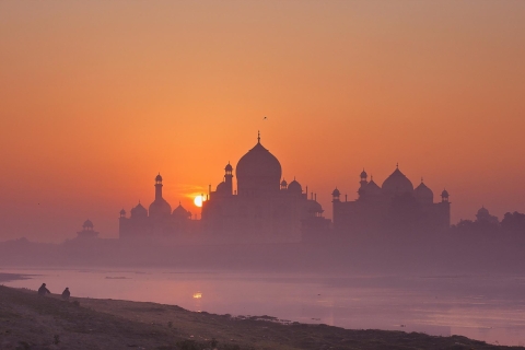 Au départ de Mumbai : visite d'Agra et lever de soleil sur le Taj MahalService au départ de Delhi : voiture privée + entrée + repas (buffet)