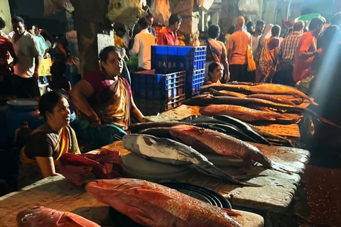 Wake Up with Mumbai: Temple , Markets & Train Ride Private Wake Up with Mumbai: Temple , Markets & Train Ride