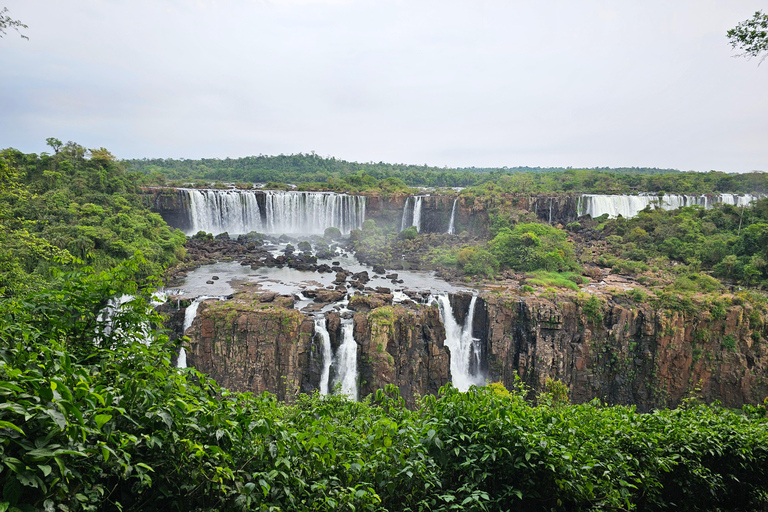 Iguazu-Wasserfälle: Wasserfallweg + Bootsfahrt (optional)