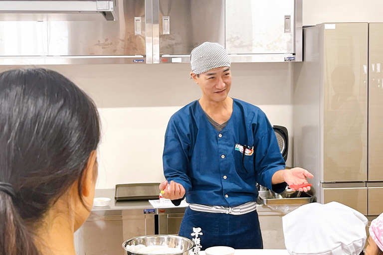 Naha Makishi Public Market : Sushi making experience English guided guide