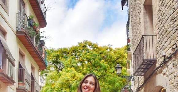 Barcelona: History by e-bike with photos in iconic spots