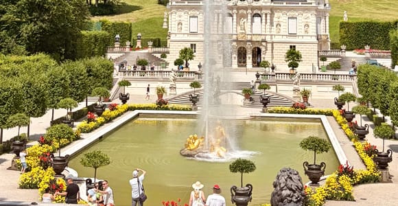 From Munich: Private Tour to Linderhof Palace & Oberammergau