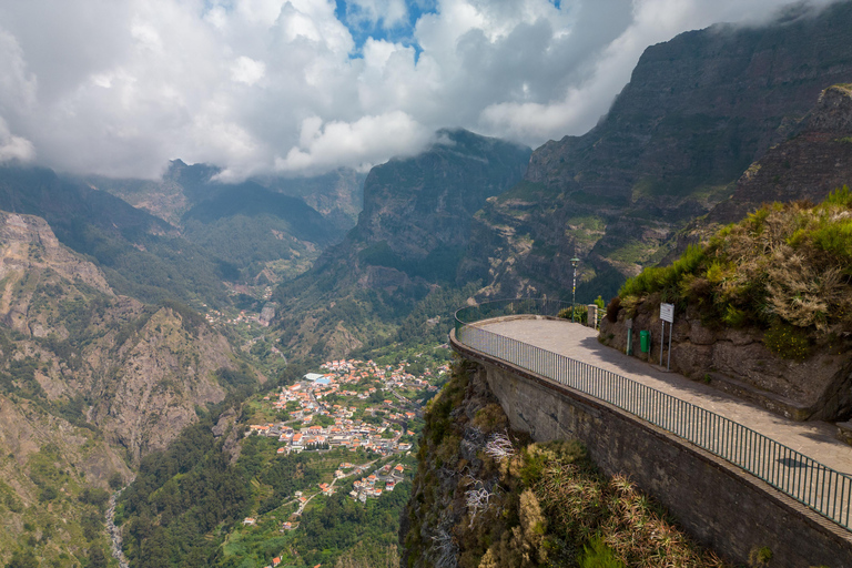Do Funchal - Nun's Valley Tuk Tuk Tour (2h30) Do Funchal - Nun's Valley Tuk Tuk Tour