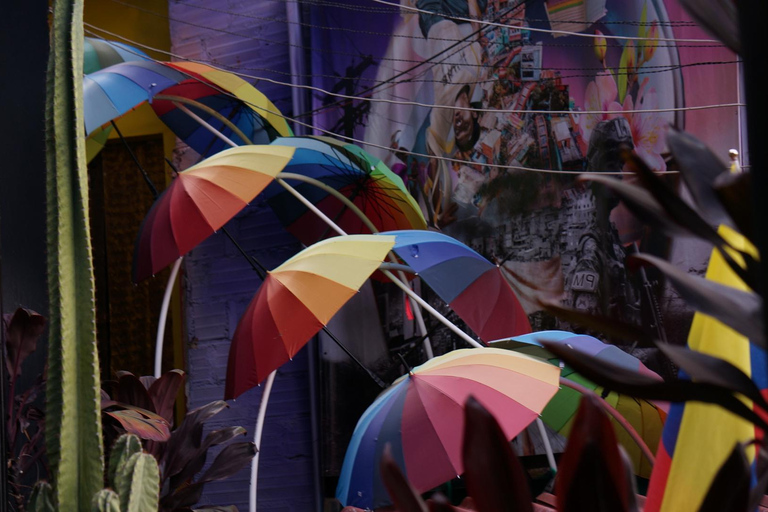 Tour privato nel comune 13: grafitour, gastronomia, museo EscobarTour privato nel comune 13: graffiti, gastronomia, museo Escobar