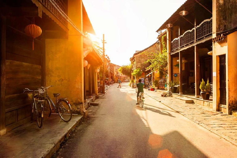 Hue: Transfer von Hue nach Hoi An mit privatem Auto - englischer Fahrer