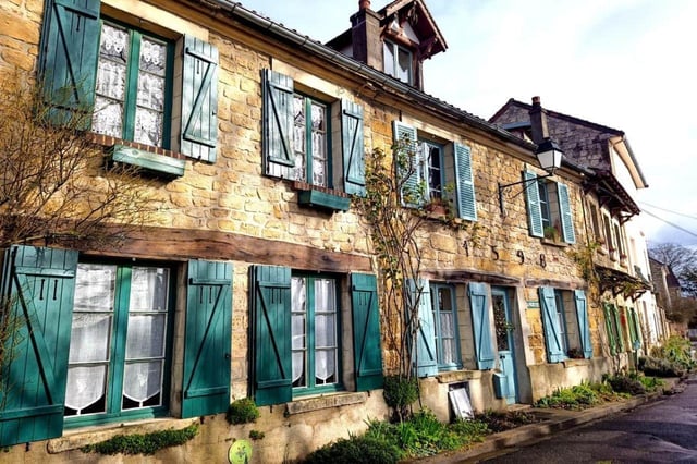 Hiking Adventure in Van Gogh&#039;s footsteps (6 miles walk)