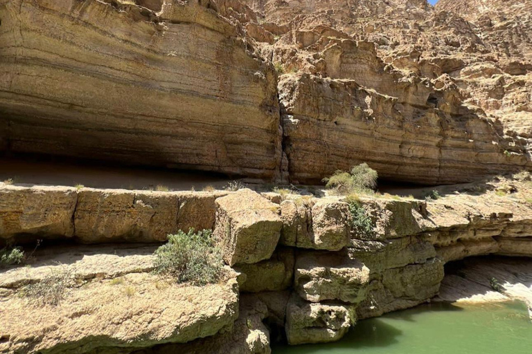 Muscat Oman Grand Canyon, Jebel Shams & Nizwa