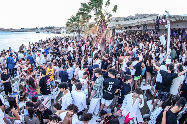 Day Party @ Najlepsze kluby plażowe w MykonosDay Party @ Najlepszy klub plażowy w Mykonos