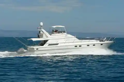Chania: Private Cruise with Sup Food & Unlimited Drinks