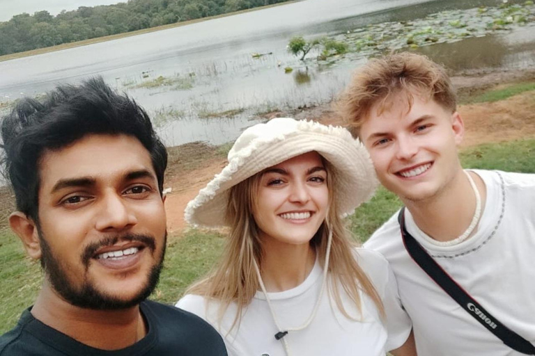 De Kandy: Sigiriya, visita guiada a Dambulla e chegada a TrincoDe Kandy: Sigiriya, Dambulla e Trinco Drop