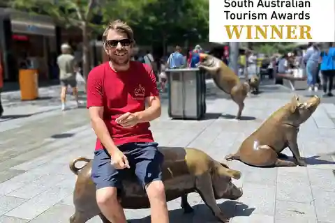 Adelaide: Guided Ultimate Walking Tour with Drink and Snack