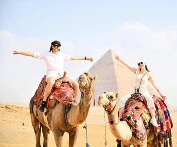 Hurghada: Cairo Pyramids, Sphinx, Museum & Khalili Souq Tour