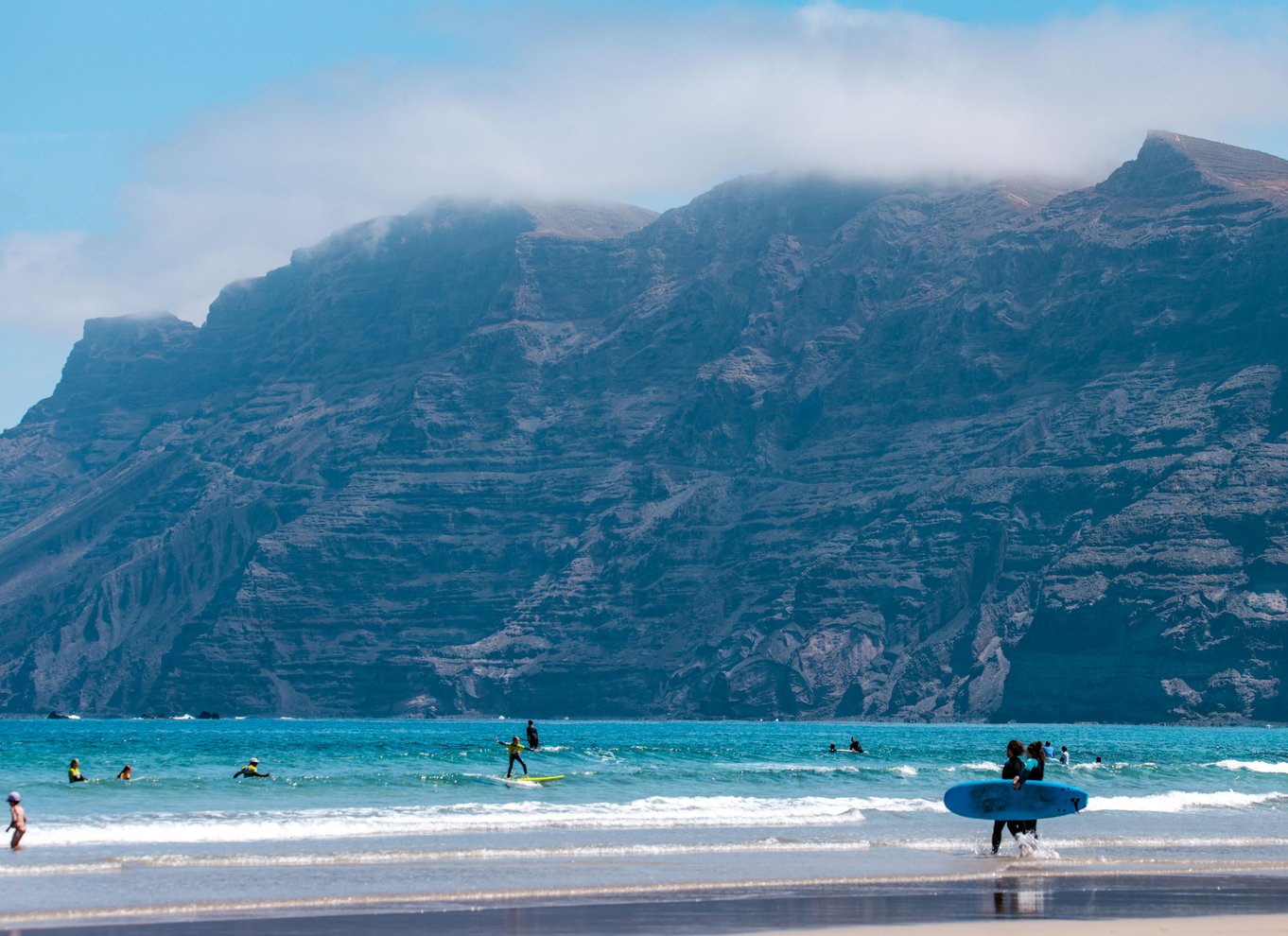 Lanzarote: Famara Beach Surfing lektion for alle niveauer