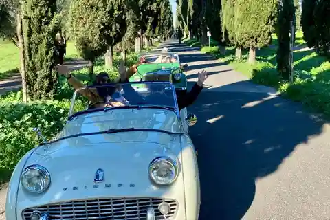 Roma: excursión a las colinas romanas y almuerzo en un coche clásico vintage