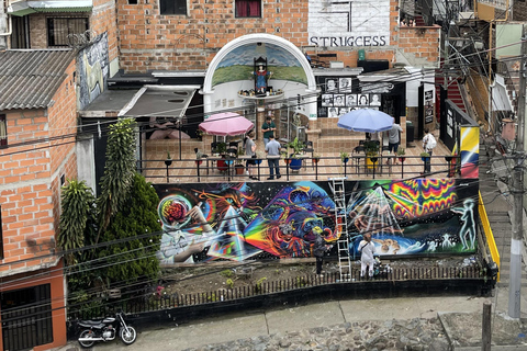 Medellin: Escobar Tour + Comuna 13 in groups