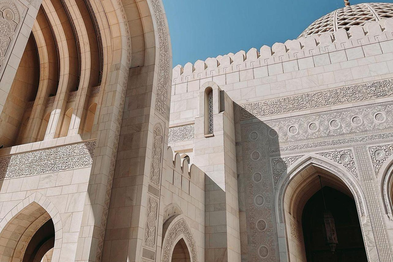 Muscat: Only Girls Private Muscat City Tour With local woman