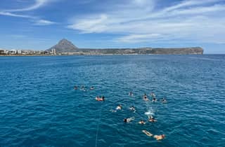 Denia: Bootsfahrt in der Cova Tallada mit Mittagessen
