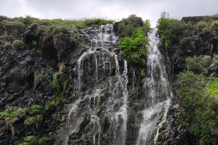 Johannesburg: Drakensberg Sentinel Peak Hike & Hotel Stay