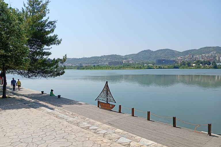 Tirana Bike Tour with Local Guide in English or Czech