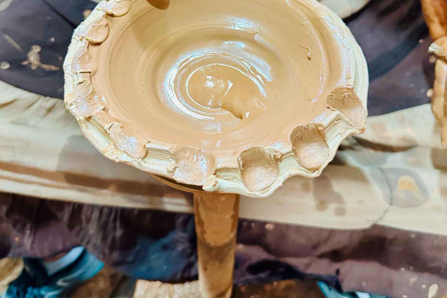 아바노스: 도자기 공방 체험과 흙 만들기 워크샵