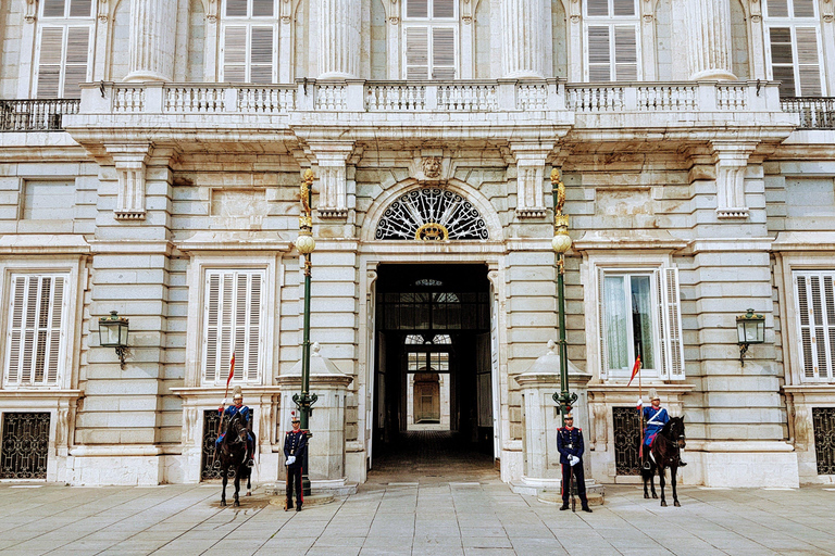 Madrid: Tour guidato del Palazzo Reale con salto della fila