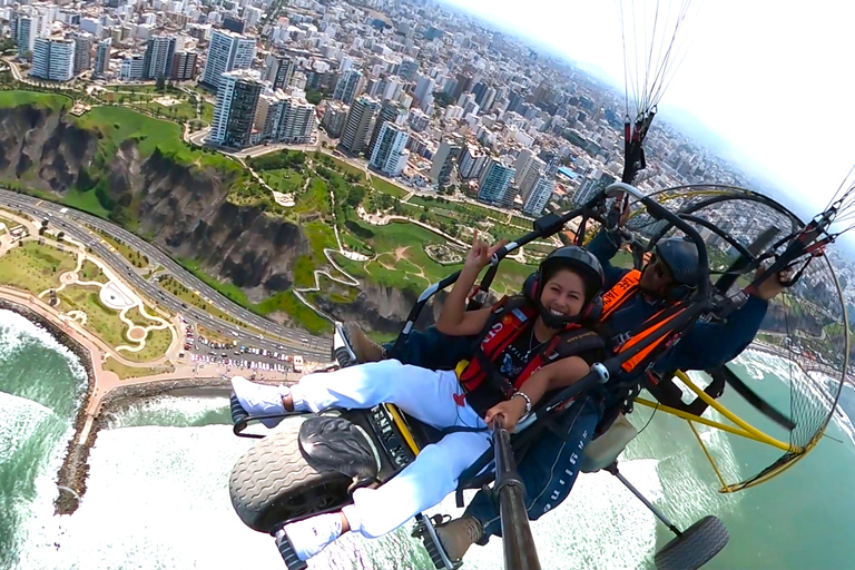 Paraglide over Lima's Costa Verde – An Unforgettable Aerial Adventure Paragliding over Lima's Costa Verde – An unforgettable aerial adventure