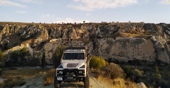 Cappadocia: Luxury Jeep Safari with Champagne Party