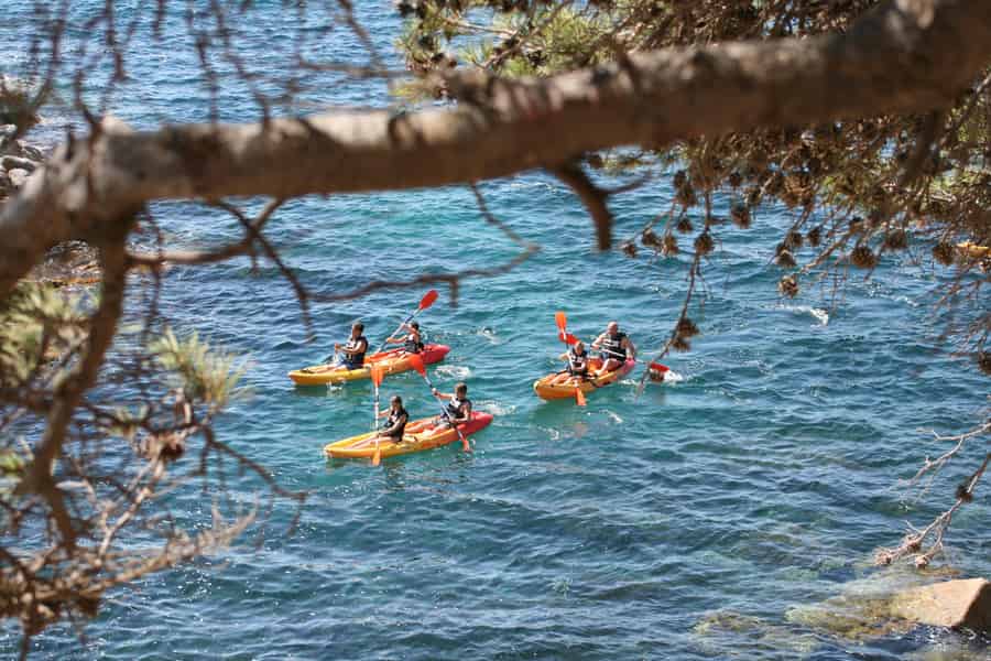 Kajakfahren und Schnorcheln in Playa de Aro, Costa Brava. Foto: GetYourGuide Kajakfahren und Schnorcheln in Playa de Aro, Costa Brava. Foto: GetYourGuide