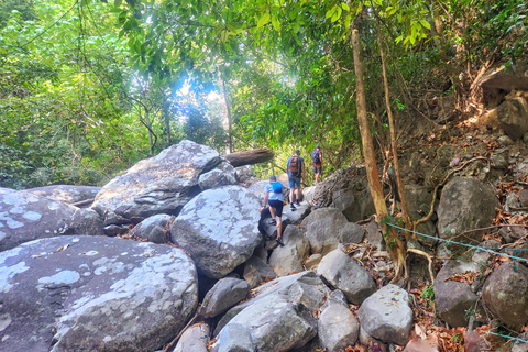 Von Pattaya aus: Private Rayong Abenteuerwanderung und Kajaktour