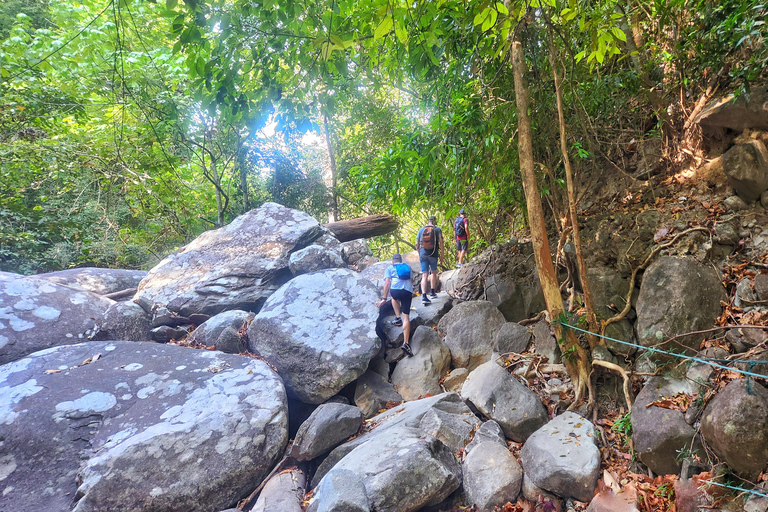 Von Pattaya aus: Private Rayong Abenteuerwanderung und Kajaktour