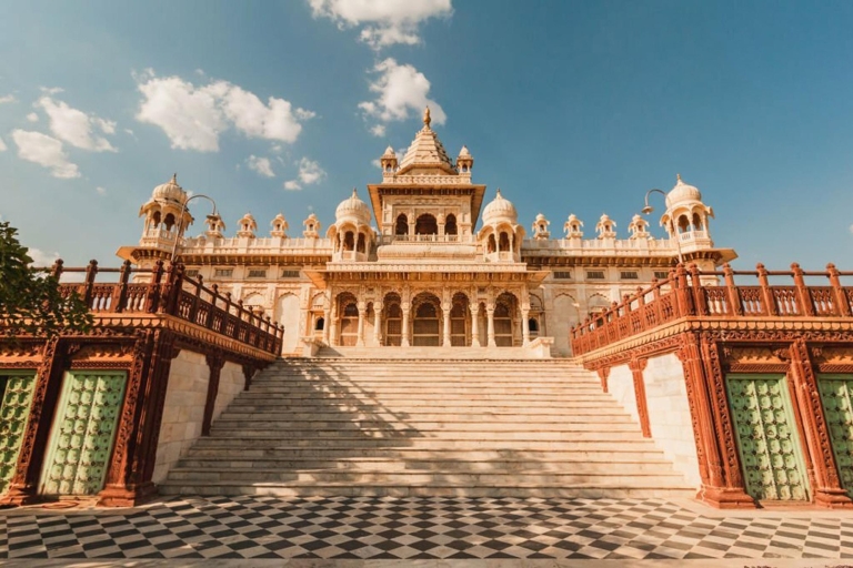 7-dniowa wycieczka Golden Triangle Jodhpur Udaipur Tour z DelhiTa opcja obejmuje transport i przewodnika