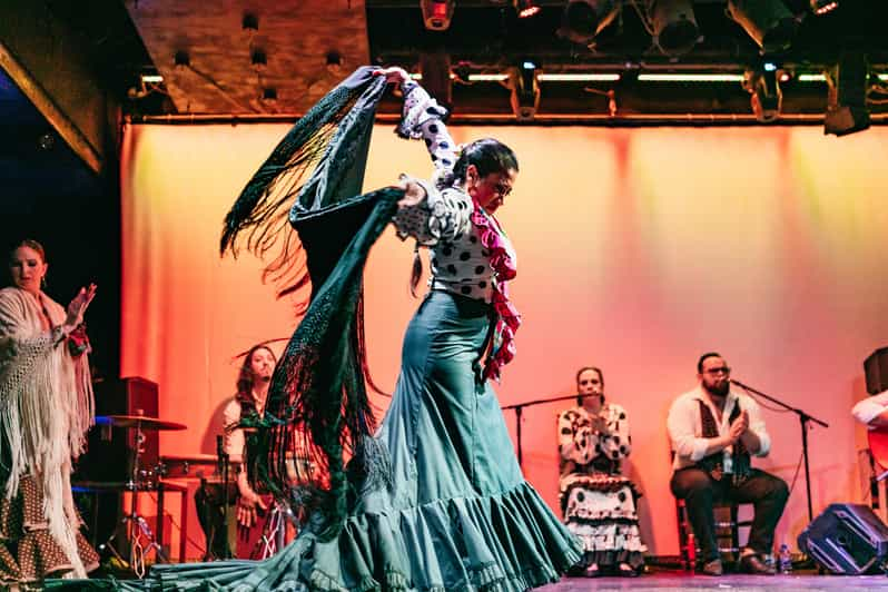 Barcellona Spettacolo Di Flamenco Al Teatro City Hall GetYourGuide