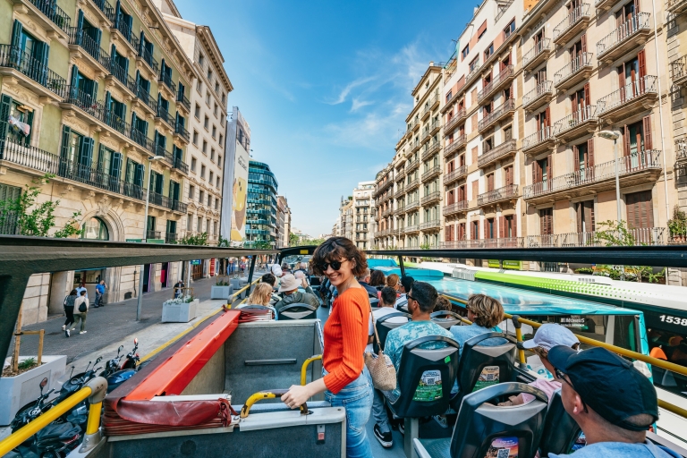 Barcelona: recorrido en autobús y acuario en autobús turísticoBarcelona: tour de 1 día en autobús turístico y acuario