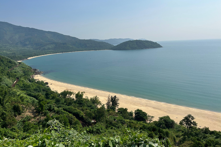 Viagem privada ao desfiladeiro de Hai Van, Hue imperial e túmulo