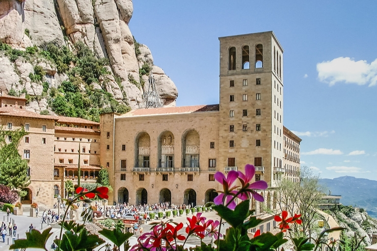 Ab Barcelona: Halbtagestour nach Montserrat mit Führung