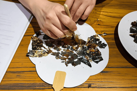 Guangzhou: Gold Leaf Fan Art Experience Guangzhou: Gold Leaf Fan Art Experience