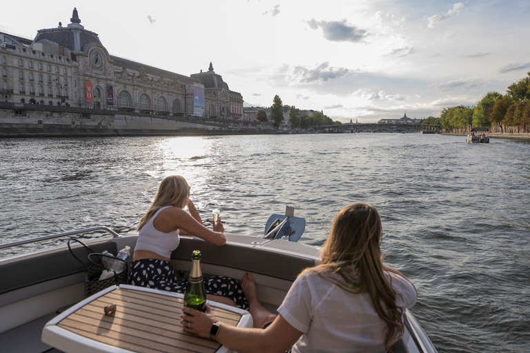 Paris: Private Seine River Cruise Paris: Private Seine River Cruise with Guide