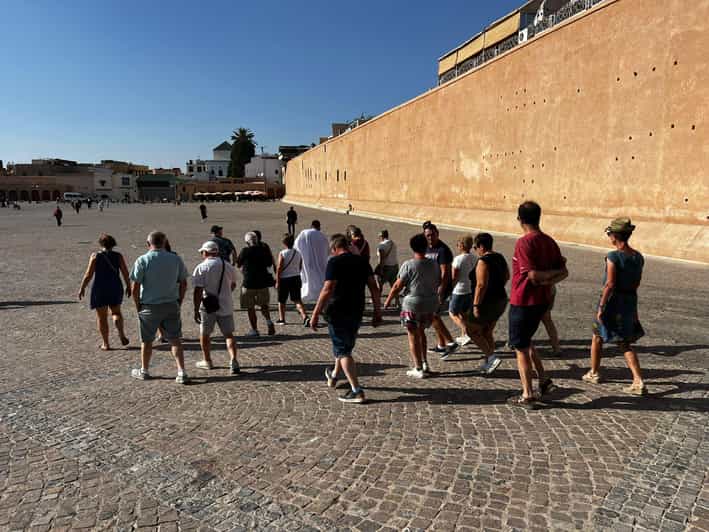 Meknès : Excursion à Fès avec visite guidée et billets - medina