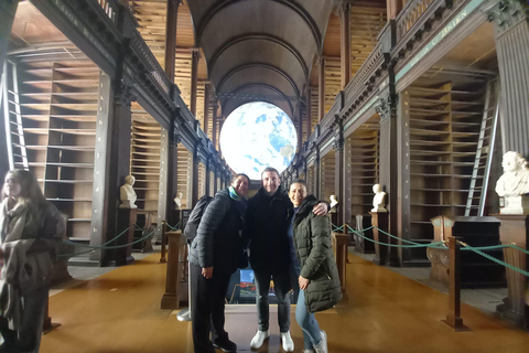 Complete tour of the Old Library of Dublin and the Book of Kells Full tour of Dublin's Old Library and the Book of Kells