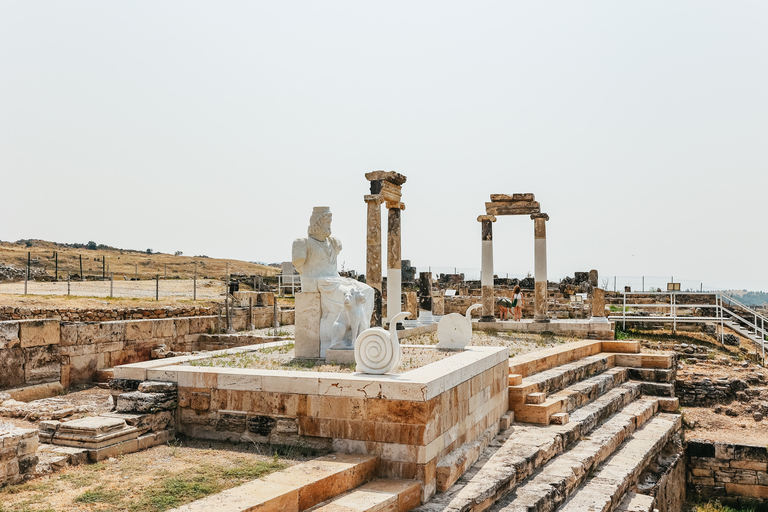 Depuis Antalya/Kemer : visite de Pamukkale et Hiérapolis avec déjeunerPrise en charge à Antalya, Lara, Belek, Kundu